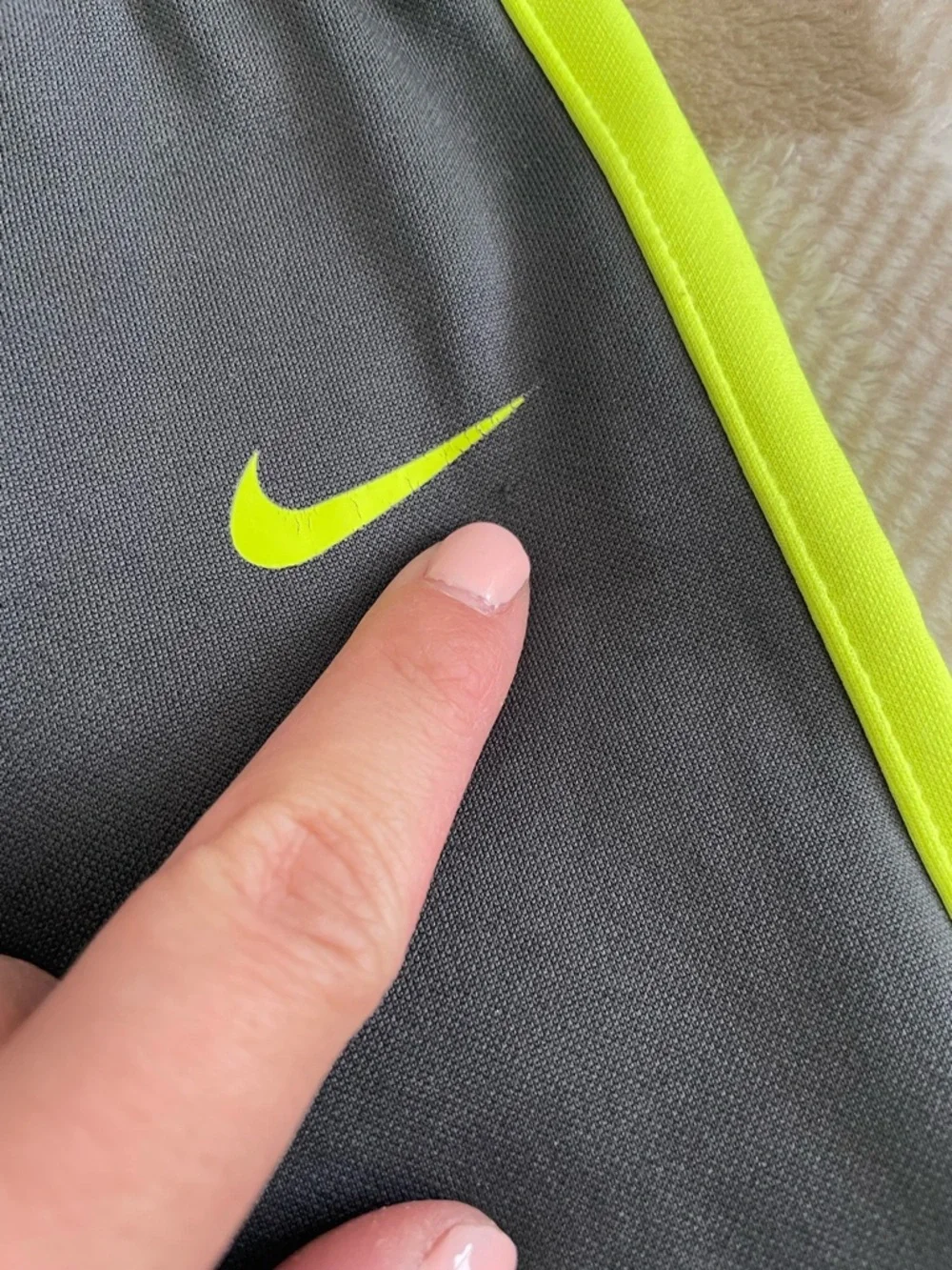 Nike 12-18 Month Dark Grey & Neon Yellow Hooded Tracksuit Set - Picture 4 of 13